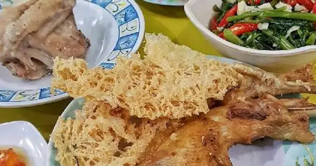 Ayam Rebus / Goreng Kalasan Simpang Lima, Suyudi