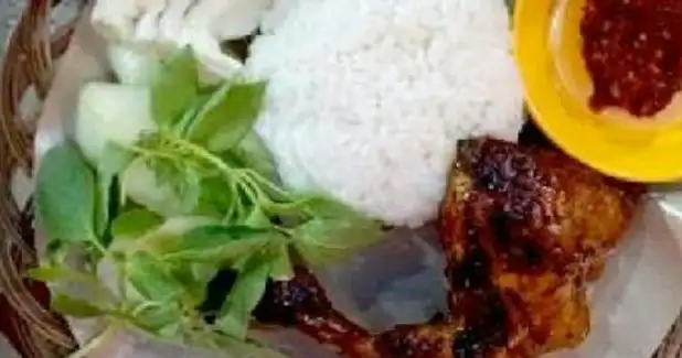 Ayam Bakar Madu Pejantan Wong Kito, Caman
