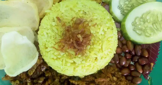 Nasi Kuning Dan Opor Ayam, Kemuning