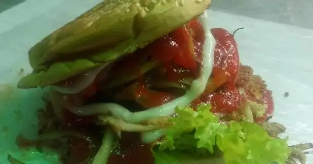 Hafira Burger, HM. Yamin