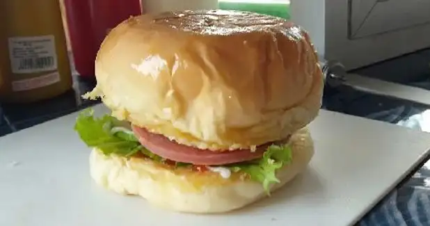 Burger Kembar R2, Pangeran Ayin