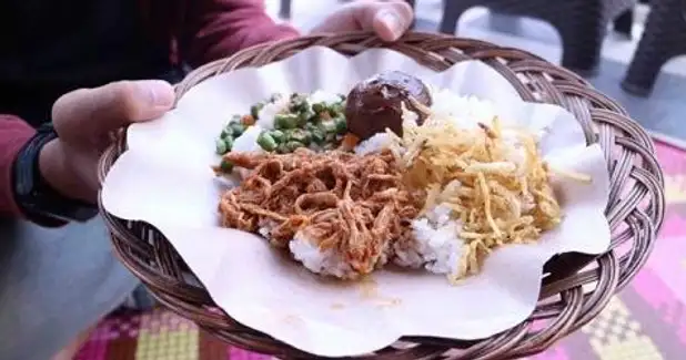 Nasi Balap Khas Lombok Mbak Atin, Taman Kuliner UNY