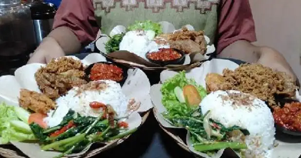 Ayam Sansai, Padang Timur