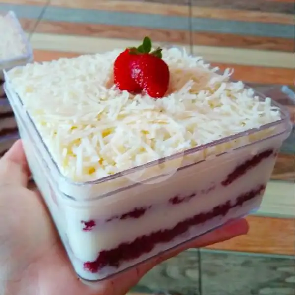 Premium Cheese Red Velvet | Premium Salad Buah & Dessert Box, Kenangan