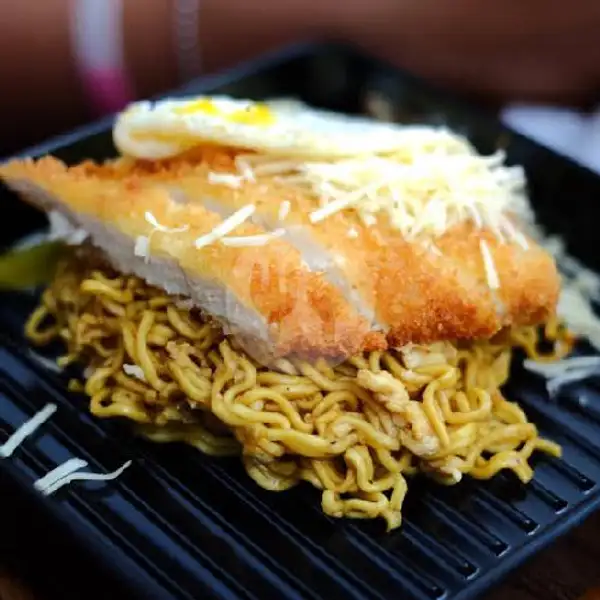 Indomie Goreng + Chicken Katsu + Keju | Indomie Buatan Bunda, Way Halim