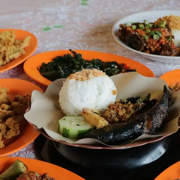 Lele Goreng + Nasi | Ayam Goreng Nelongso, Dukuh Kupang