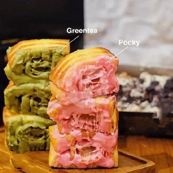 Roti Bakar Kasino GreenTea + Pocky | Roti Bakar & Kukus Nadira, Cimahi