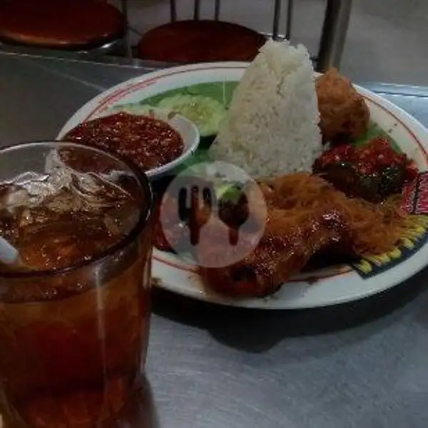 Nasi + Ayam Bkar(bacem) + Tahu Tempe + Lalap + Sambel+es Teh | Warung Adek Hafidz, Sewon