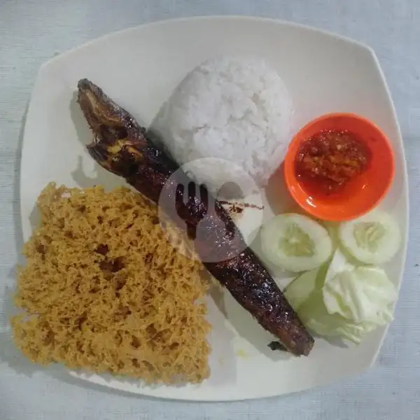 Nasi + Lele Bakar + Kremesan + Sambal + Lalapan | Ayam Kremes dan Pecel Kremes Bu Dwi, Afandi