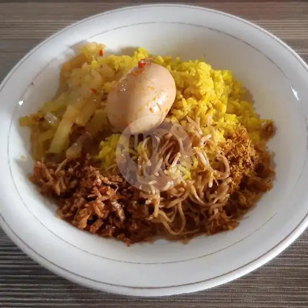 Nasi Kuning Telur | Nasi Kuning Jawa Timur, Pasar Ikan