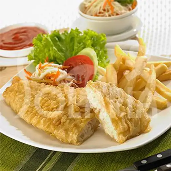 Fish & Chips + French Fries & Salad | Solaria, Transmart Pangkal Pinang