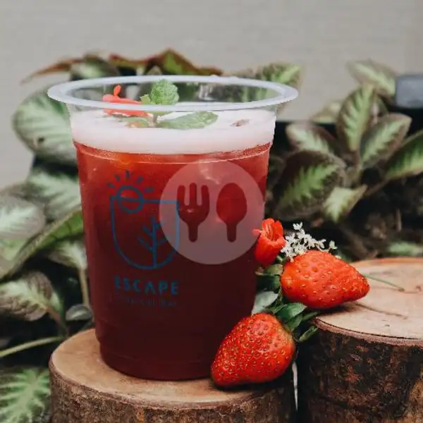 Strawberry Tea Cold | Escape Tropical Bar Babakan Siliwangi