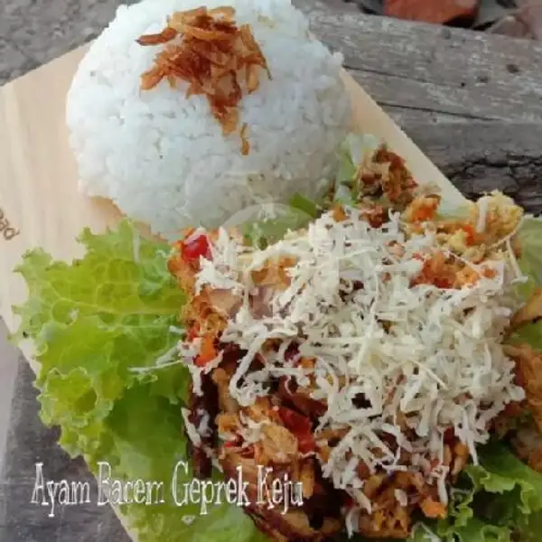 Nasi Ayam Geprek + Keju Craft | Ayam Geprek Refa, Jl. Gubeng Klingsingan 2/26