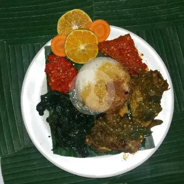 Nasi + Ayam Cabai Hijau + Sayur + Sambal | Warung Inang Masakan Padang, Tukad Banyusari