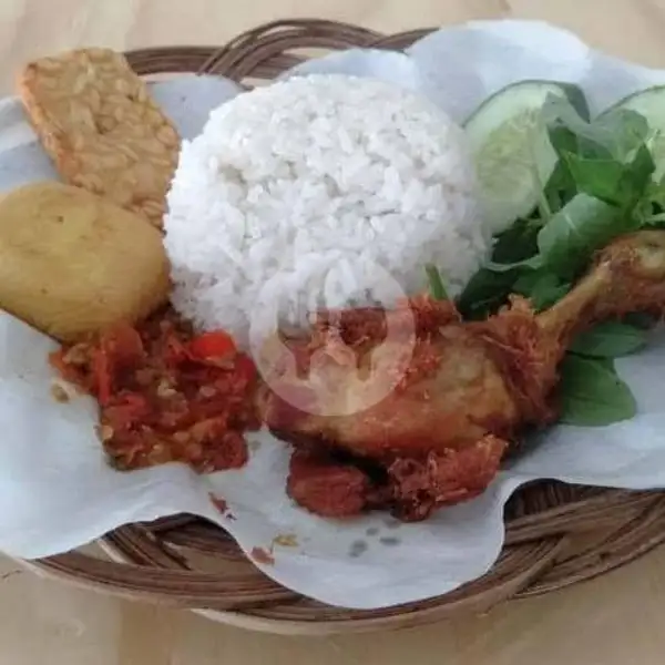 PAKOM B Nasi Ayam Paha Tahu Tempe Sambal Pedas Mede | Ayam Maknyus Sambal Mede & Pisang Wijen Crispy, Harapan Indah