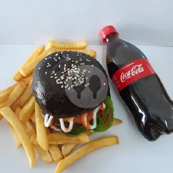 Black Burger Big Beef + French Frise + Coca Cola | Angkringan Zaid