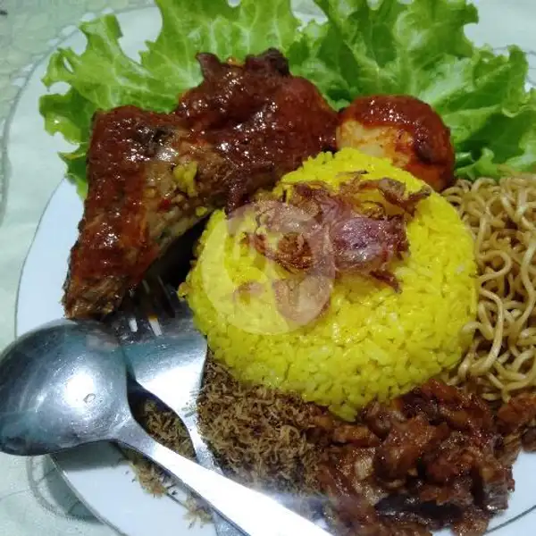 Nasi Kuning Ayam + Telur | Warung Mama Okta, Wijaya Kusuma