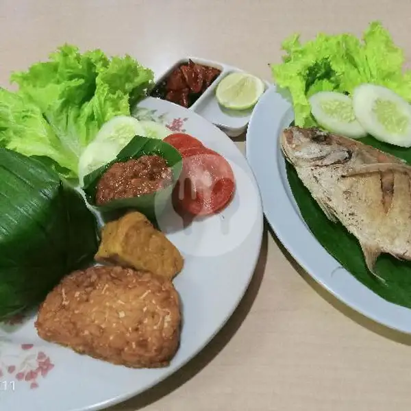 Nasi Timbel Kuwe Bakar+Es Teh Manis | Ayam Bakar Dan Ikan Bakar Selera Nusantara, Dapur Nusantara