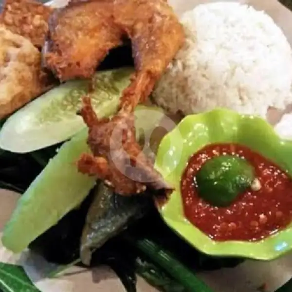 Nasi Tempong Ayam Goreng Jumbo Complit | Lalapan Ayam Taliwang Hj.Riyati