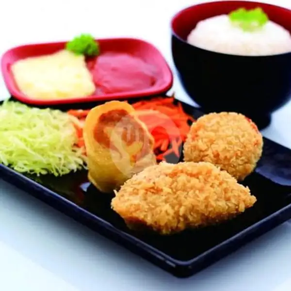 Paket Bento 1 (Nasi + eggroll 1 + Shrimproll 1 + Spicy Chicken 1+ Salad) | Baso Aci,Pempek & Dimsum