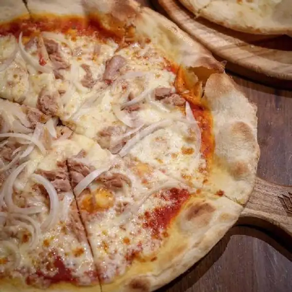 Pizza Tonno E Cipolla Large | Piccola Stella Batam, Dermaga Sukajadi