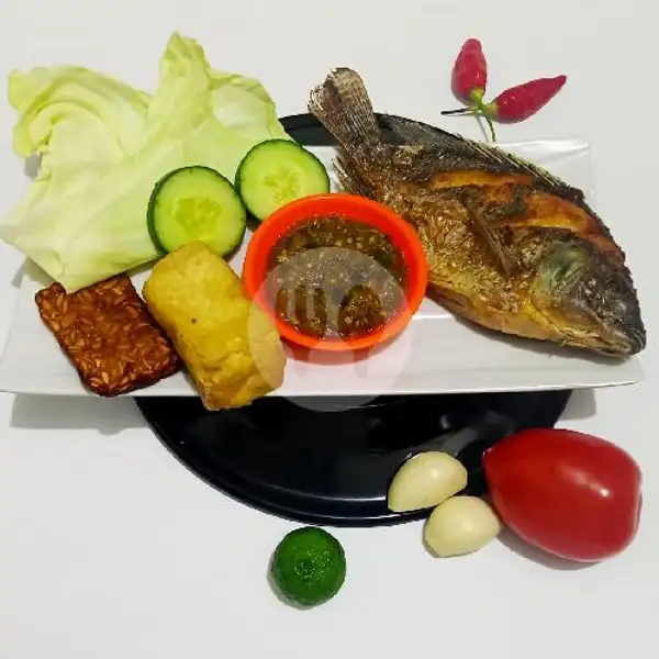 Ikan goreng tanpa nasisambal hijau | Lalapan Al Hijrah