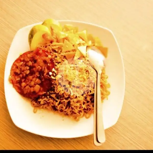 Mie Konslet Level 1-3 | C and R and Roti, Pucang Anom