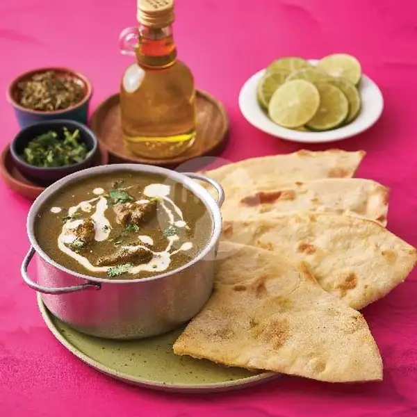 Saag (Spinach) Chicken + Naan | Accha - Indian Soul Food, Depok