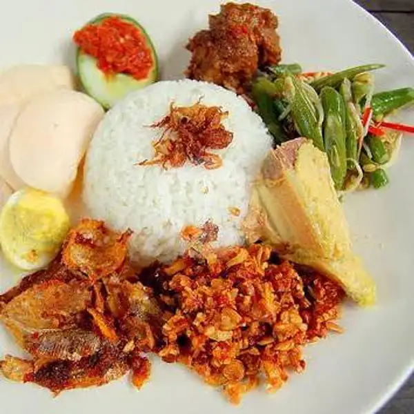 Nasi Campur + Ayam Goreng / Bakar | Depot Jasmine, Sambikerep