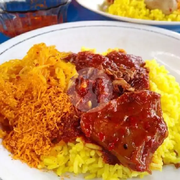 Nasi Kuning Telur + Ikan Tongkol + Daging Sapi | Warung Nasi Kuning Sinjay, Hidayatullah