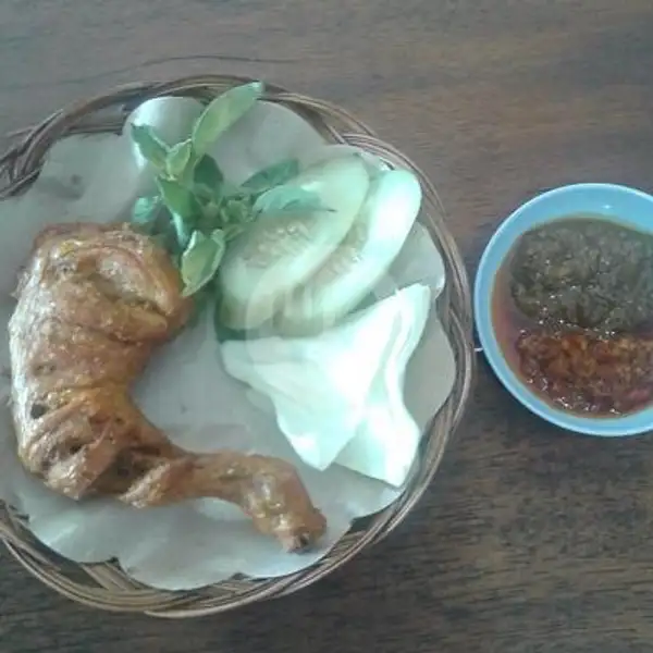 Ayam Goreng | Warung Ibu Sri Bebek Goreng Khas Surabaya, Nusa Kambangan
