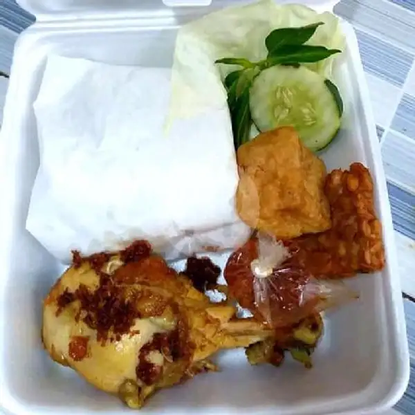 Ayam Goreng Kelapa Plus Nasi | Warung Lesehan Kak Rui, Perak