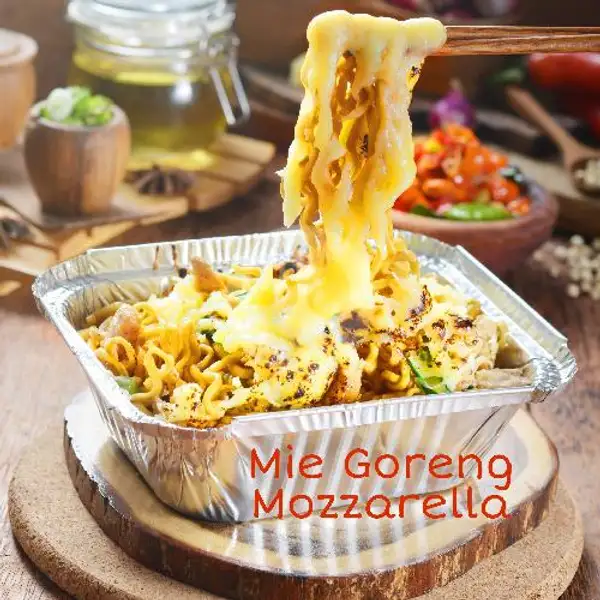 Mie Goreng Mozzarella | Es Teler Serayu, Malang