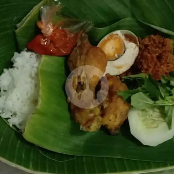 Paket Nasi Ayam Goreng Free Telor Asin 1/2 Bumbu Hitam ( Khas Madura) | Nasi Krawu Ibu Sainap, Semampir