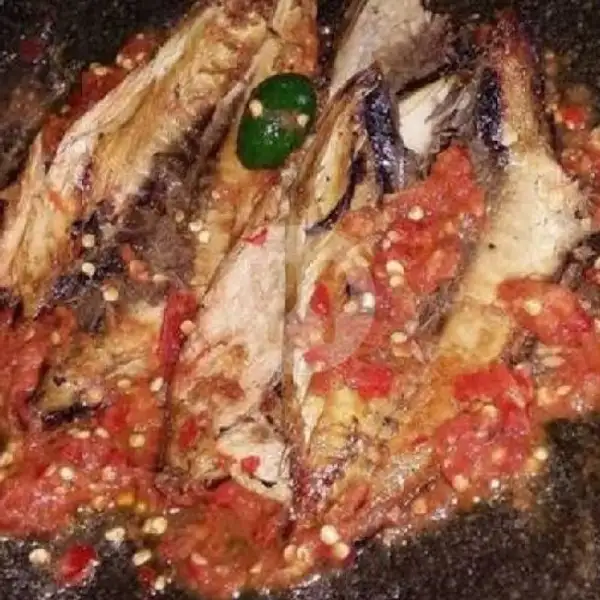 Ikan Tongkol Penyet + Nasi | Apa Ajah Kitchen, Suratno