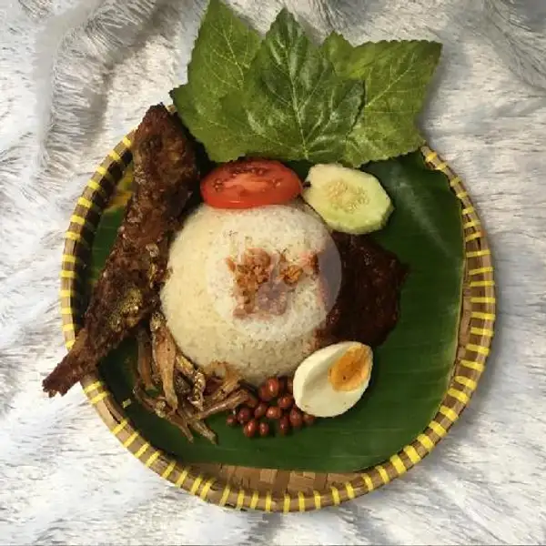 Nasi Lemak (Uduk) Bandeng Presto Berempah | Waroeng Mamake Aneka Juice dan Nasi Lemam
