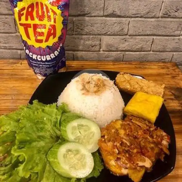 Nasi Ayam Geprek Tahu Tempe Fruit Tea | Ayam Telor Geprek BTW, Sukapura