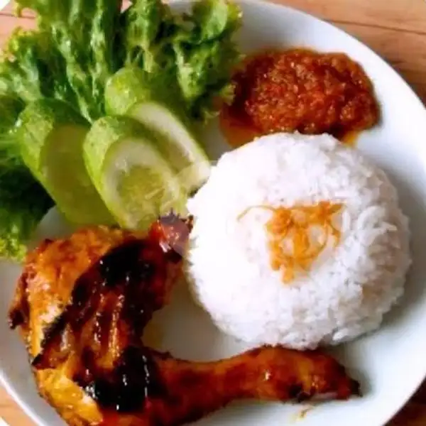 Paket Ayam Bakar + Nasi + Lalapan + Sambal + Teh | Warung Hijau, Jogonalan Kidul