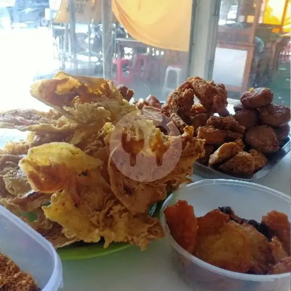 Nasi Pecel Ayam Kare Free Krupuk | Wolu 8, Pasar Dukuh Kupang