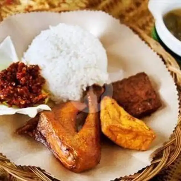 Ayam Goreng+Nasi | Warung Seuhah Daviandra, Hegarmanah