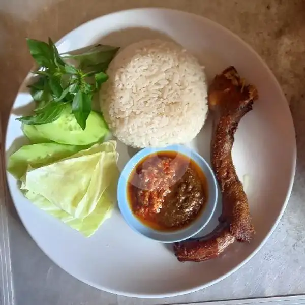 Leher Bebek goreng + Nasi | Warung Ibu Sri Bebek Goreng Khas Surabaya, Nusa Kambangan