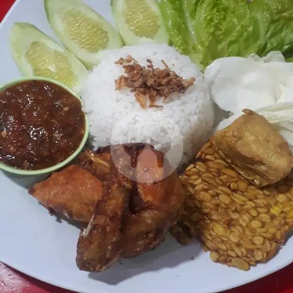 Ayam Sambal Gledek + nasi + tahu tempe | Soto Padang & Nasi Goreng Nan Lamo, Sutan Syahrir