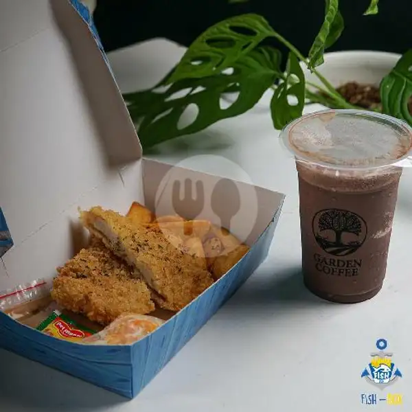 Paket F (Chicken Snitzel And Potato Wedges + Ice Chocolate Frappe) | Fish-Box, ITB