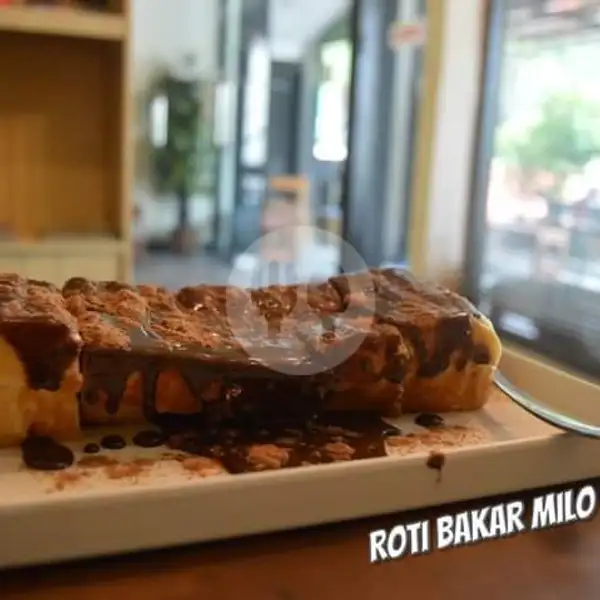 Roti Bakar Kasino Strawberry + Milo | Roti Bakar & Kukus Nadira, Cimahi