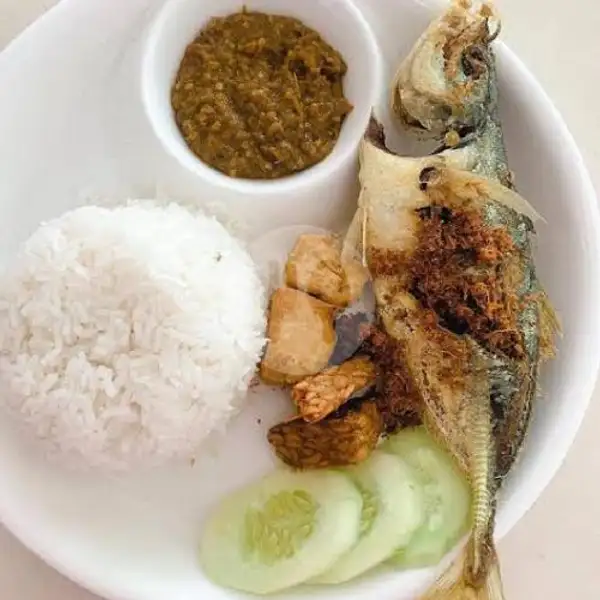 Ikan Selar Goreng  Sambal Idjo | Ayam Penyet Lia Al-Baroqah, Villa Muka Kuning