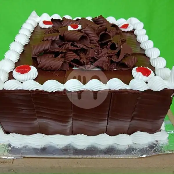 Kue Ultah Spesial Blackforest Uk 20x20, Gratis Perlengkapan | KUE ULTAH ULANG TAHUN IQIEN Cake, Tambun sel.