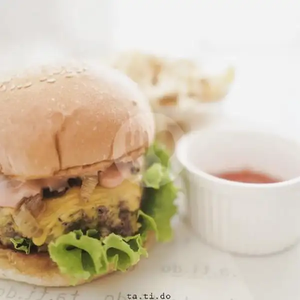 Pulled Beef XL Burger | Tatido Coffee Roasters, Lubuk Baja