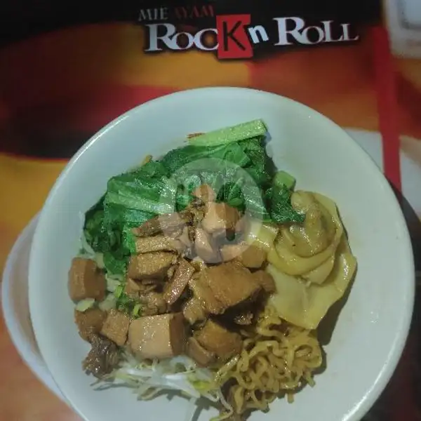 Mie Yamin | Mie Ayam Rock n Roll Surabaya