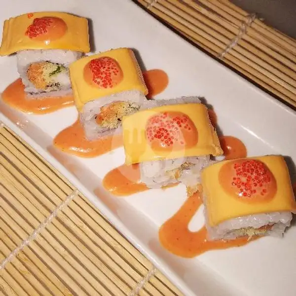 Salmon Tanuki Cheese Roll ( 4 Pcs ) | Sushi Kaila, Pondok Aren
