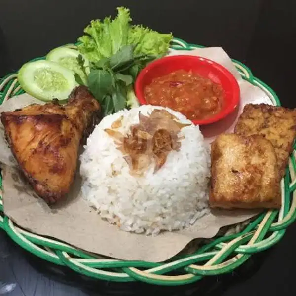 Ayam Goreng Lalapan + Nasi | Wr. Sambalado